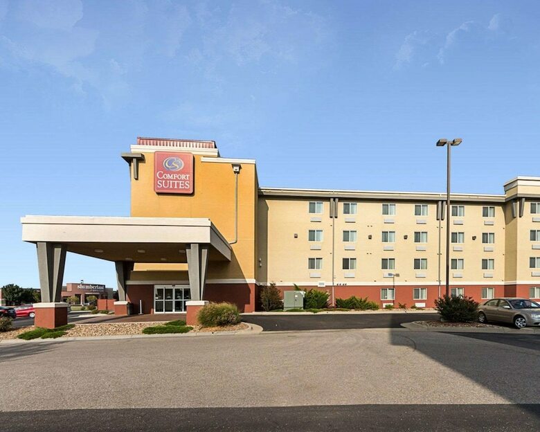 Hotel Comfort Suites Airport