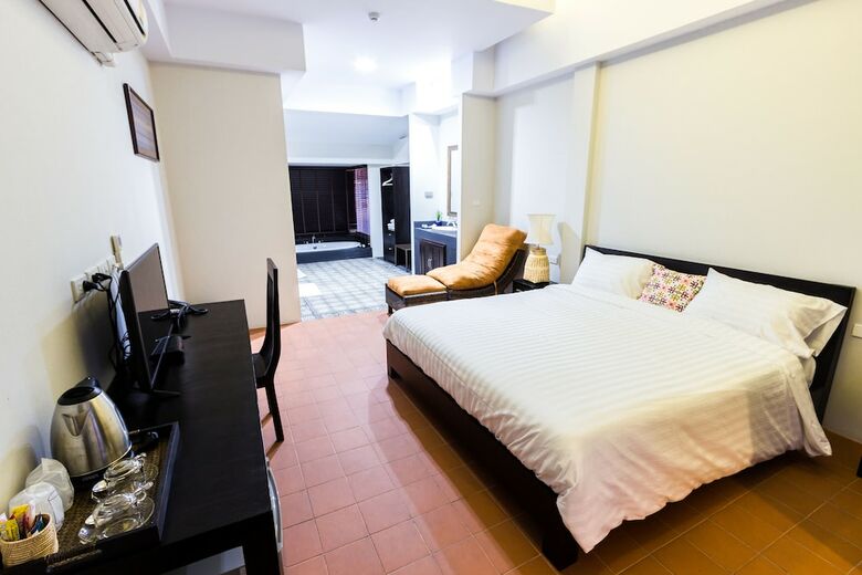 Jamadevi Hotel