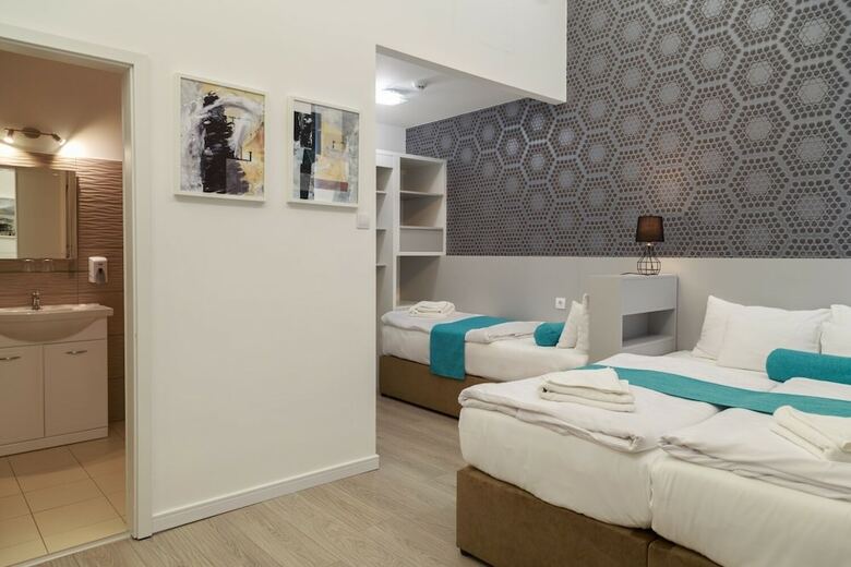 Hotel Mika Downtown