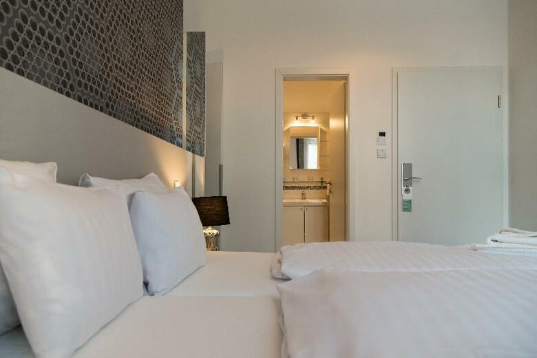 Hotel Mika Downtown