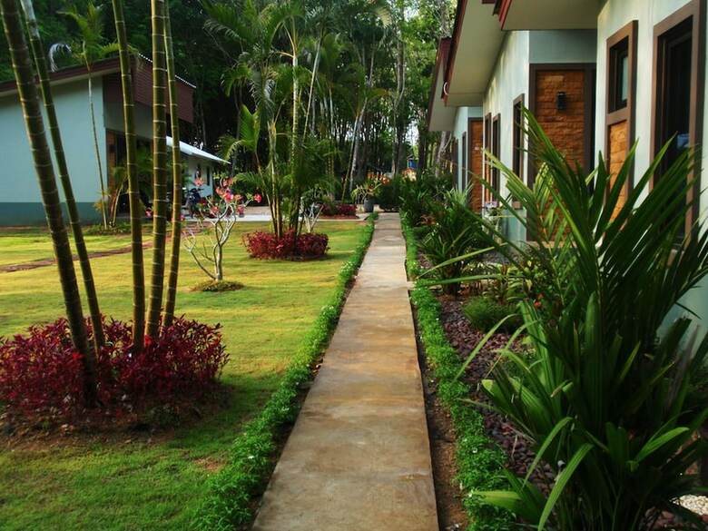 Hotel Phuket Sirinapha Resort