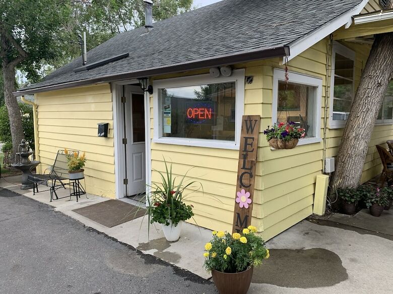 Motel Lamplighter Cabins & Suites