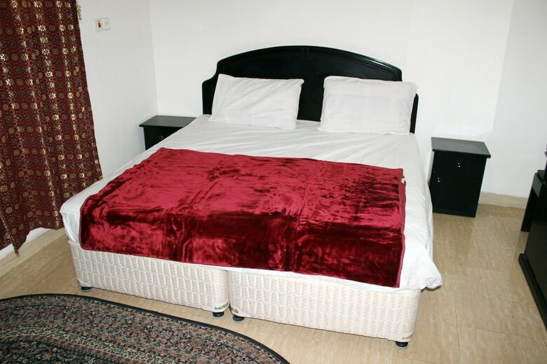 Al Eairy Furnished Apartments Qassim 1