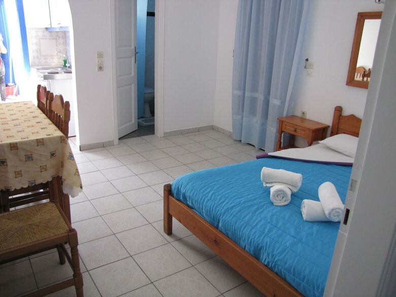 Studio Apartment Perivolos