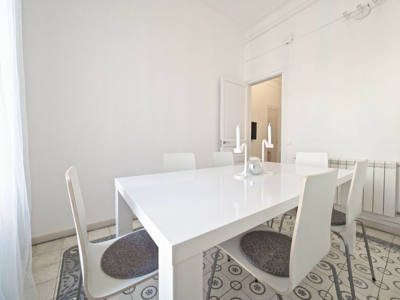 Gaudi Eixample Apartment