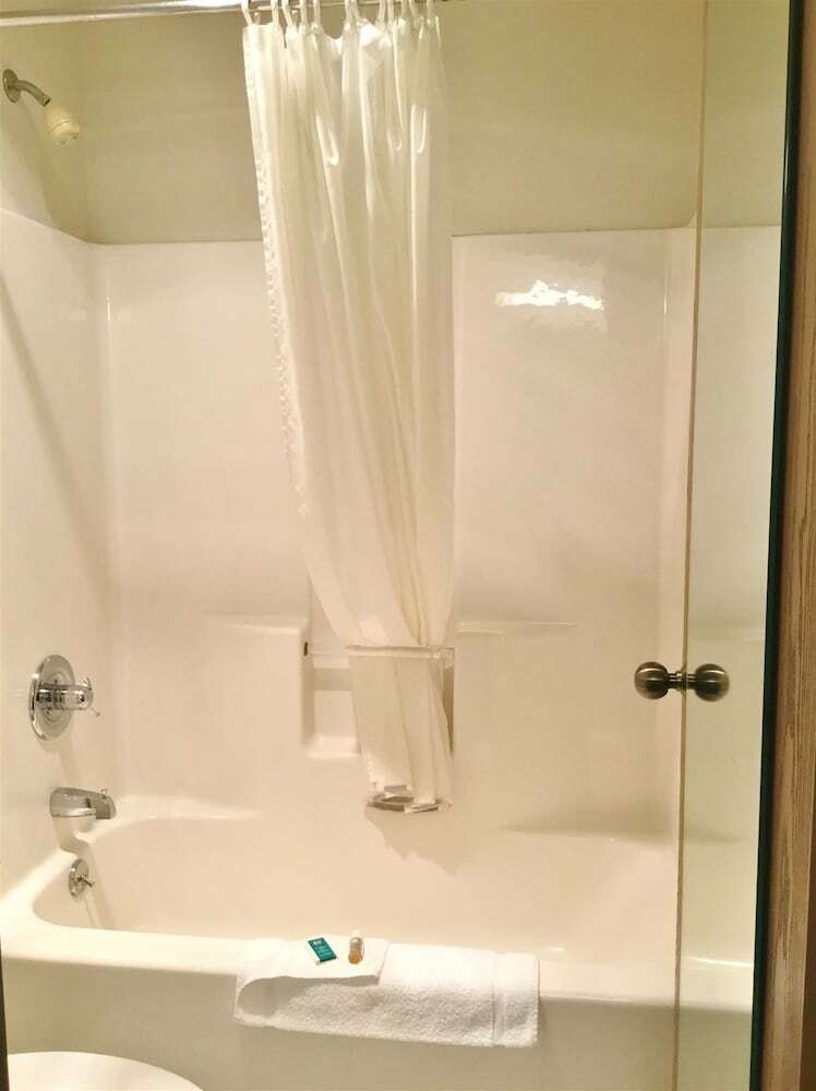 Hotel Amerihost Inn & Suites Fulton