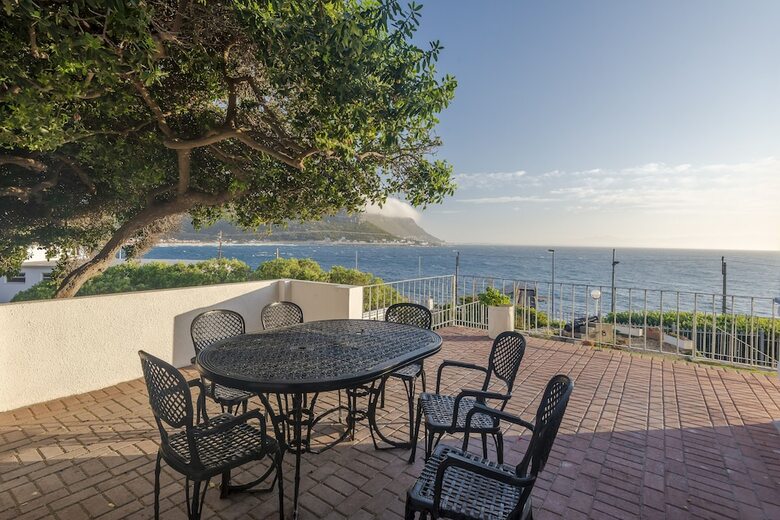 Hotel Sunny Cove Manor