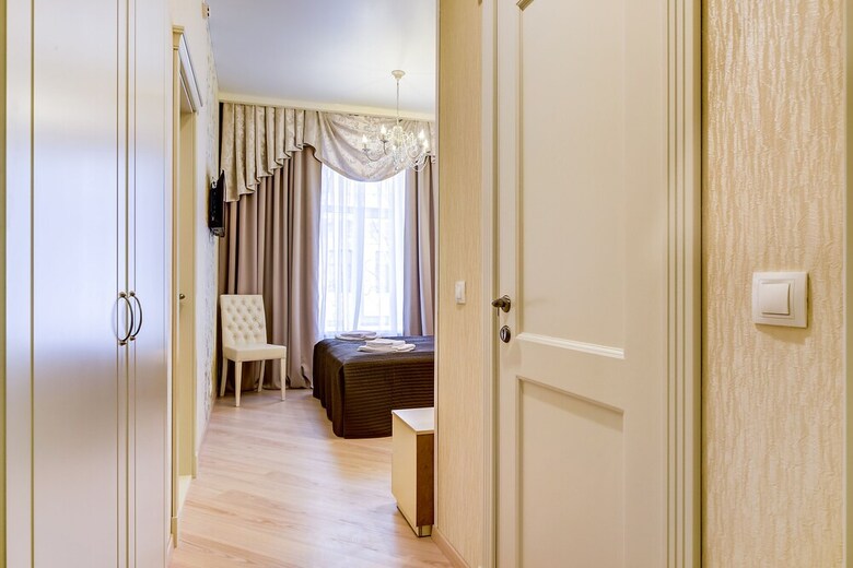 Hotel Guest Rooms At Marata 10