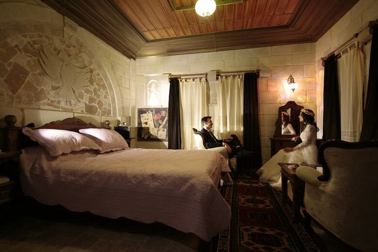 Hotel Shoestring Stone House