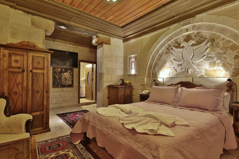 Hotel Shoestring Stone House