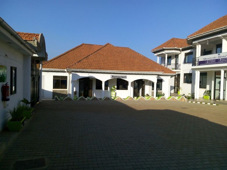 Mowicribs Hotel & Spa