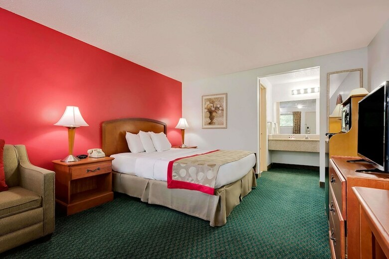 Hotel Ramada By Wyndham Cleveland Airport West