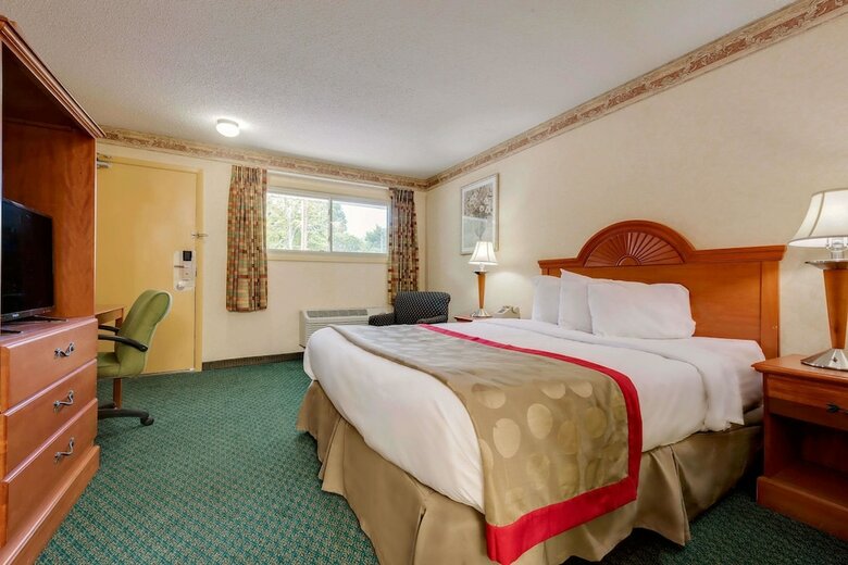 Hotel Ramada By Wyndham Cleveland Airport West