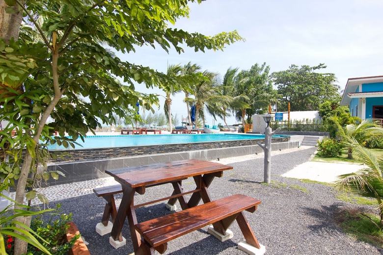 Hotel Breeze Bay Villa
