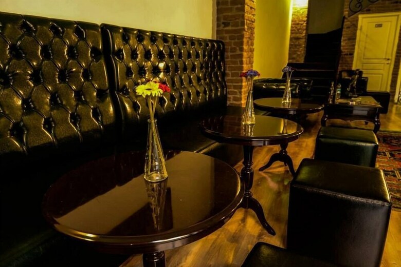 Lancelot Hotel