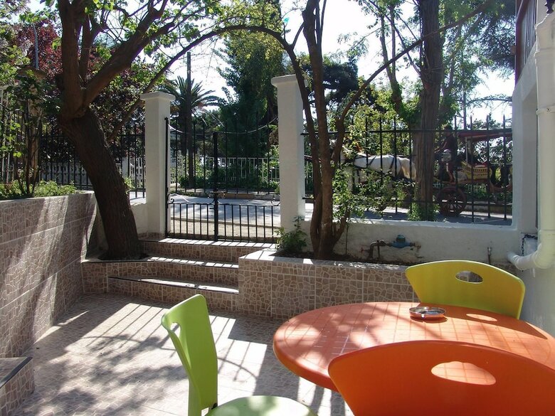 Pension Orhan Kutbay'in Evi Turyolu Cafe Pansiyon