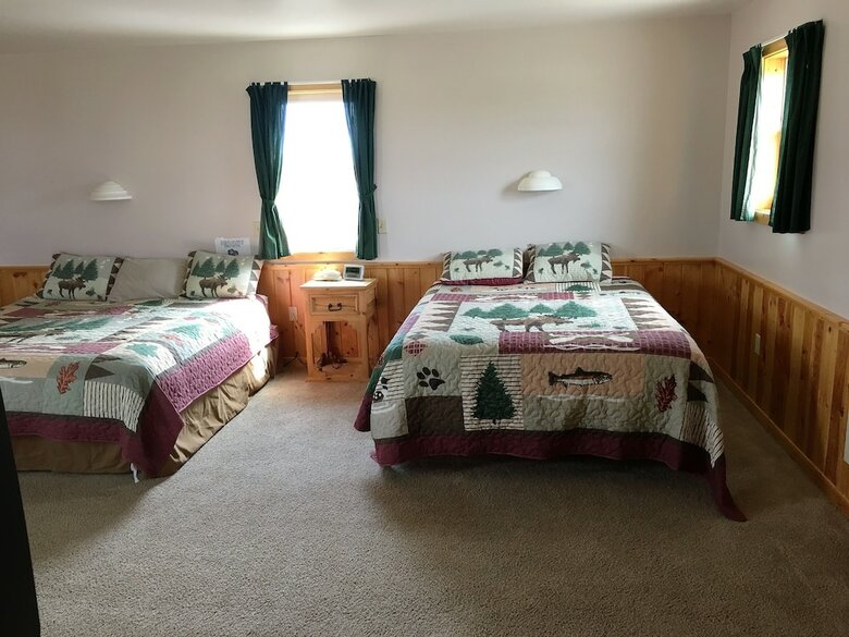 Tenderfoot Cabins & Motel