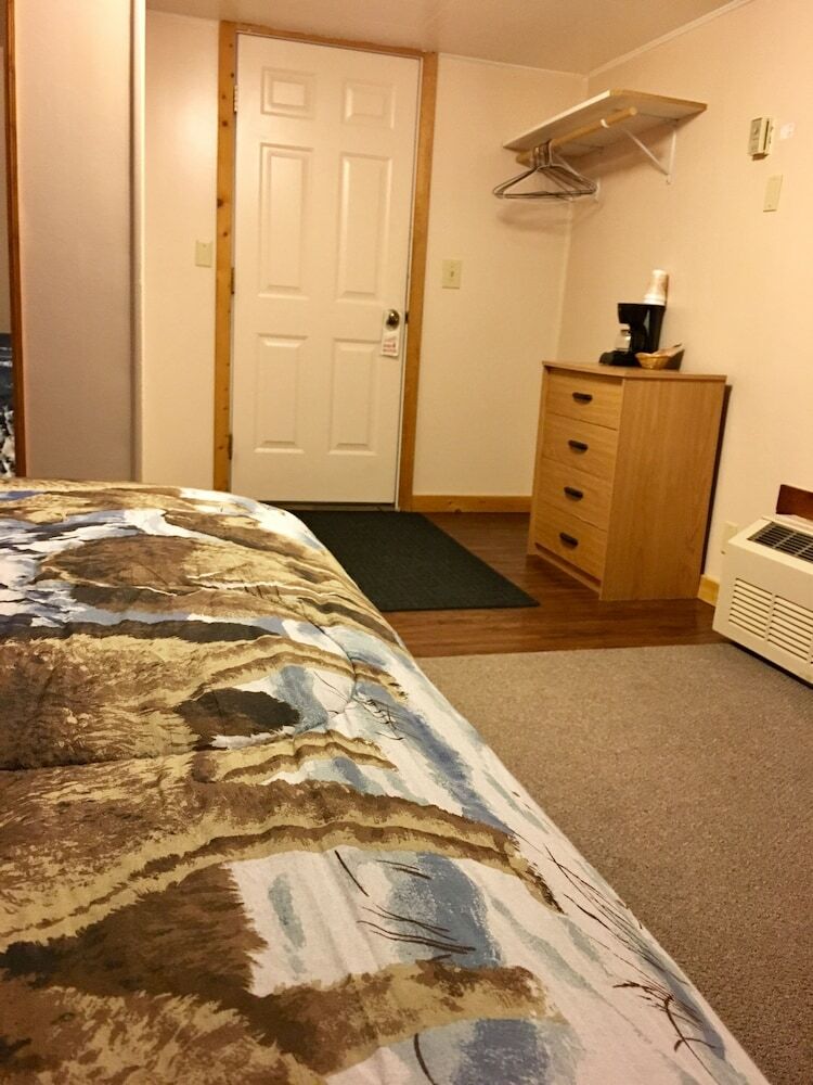 Tenderfoot Cabins & Motel