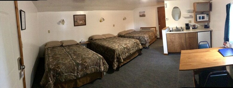 Tenderfoot Cabins & Motel