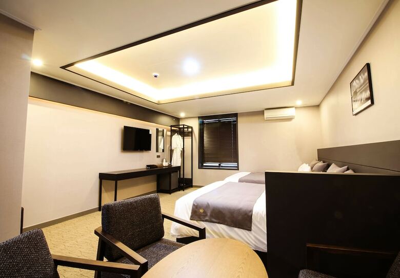 B.cent Hotel