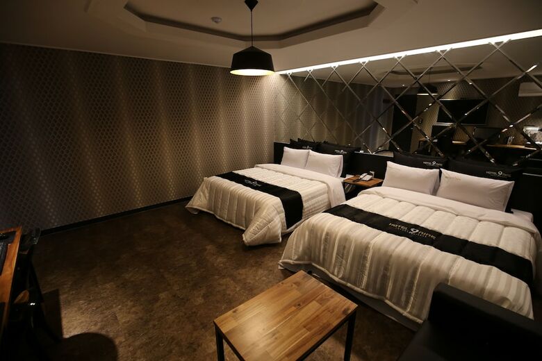 Hotel Nine