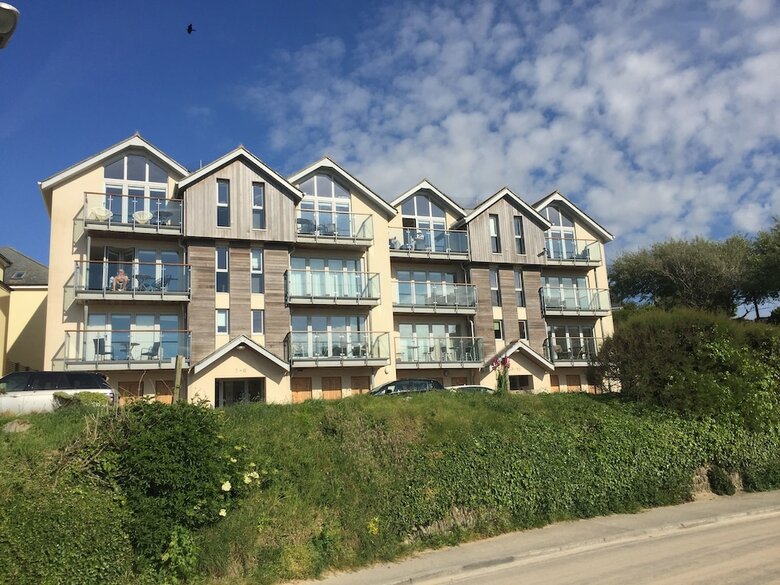 The Beach House & Porth  Sands Apartments