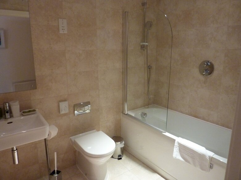 The Beach House & Porth  Sands Apartments