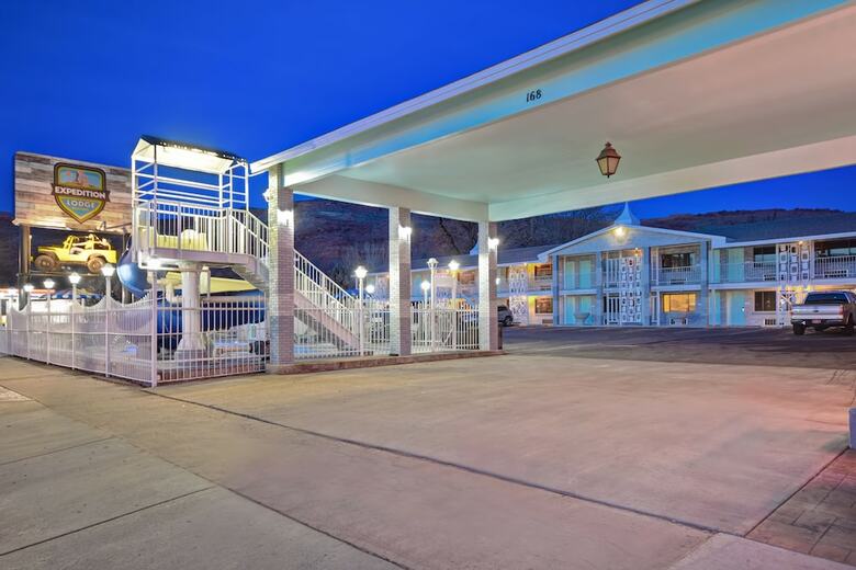 Motel Expedition Lodge