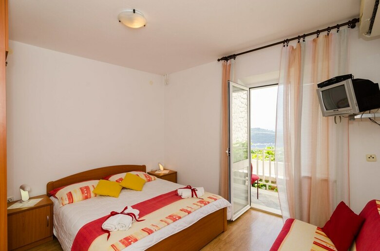 Apartments And Room Lora