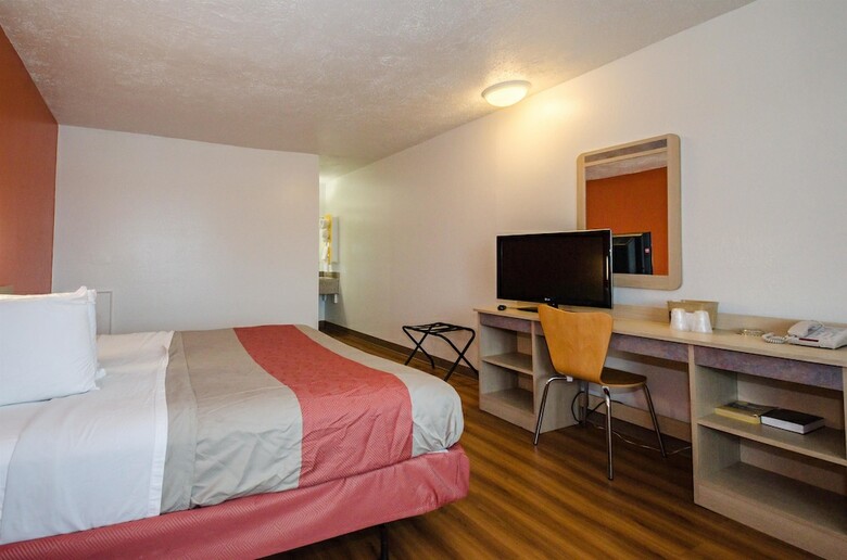 Motel 6 Commerce Ga