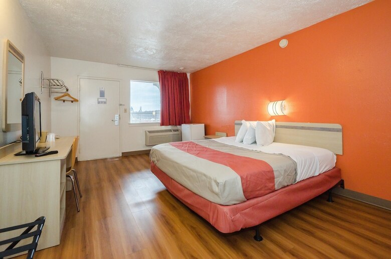 Motel 6 Commerce Ga