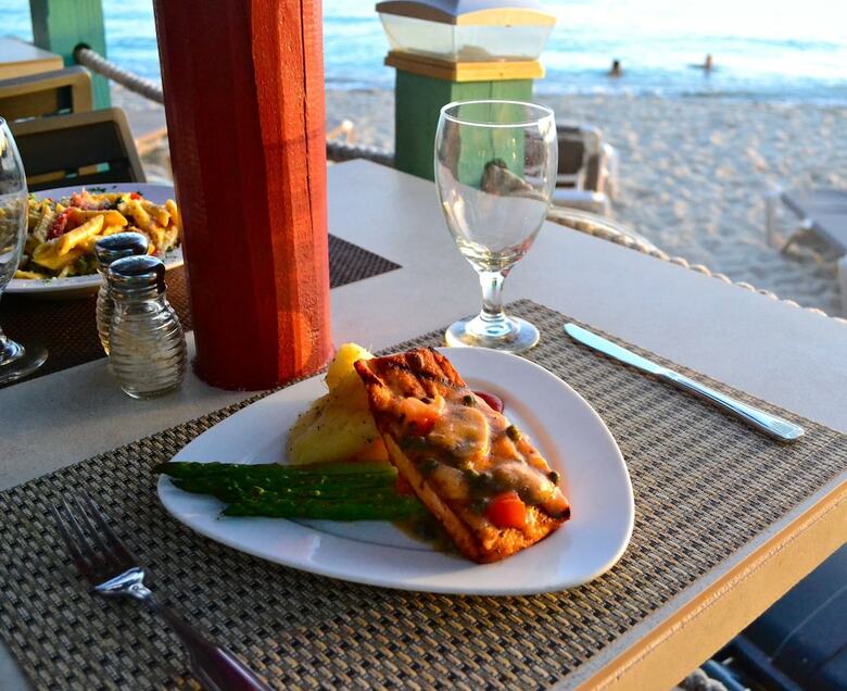 Hotel Emerald Beach Resort