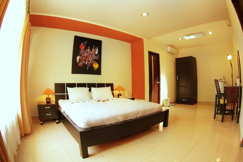 Puri Chorus Hotel
