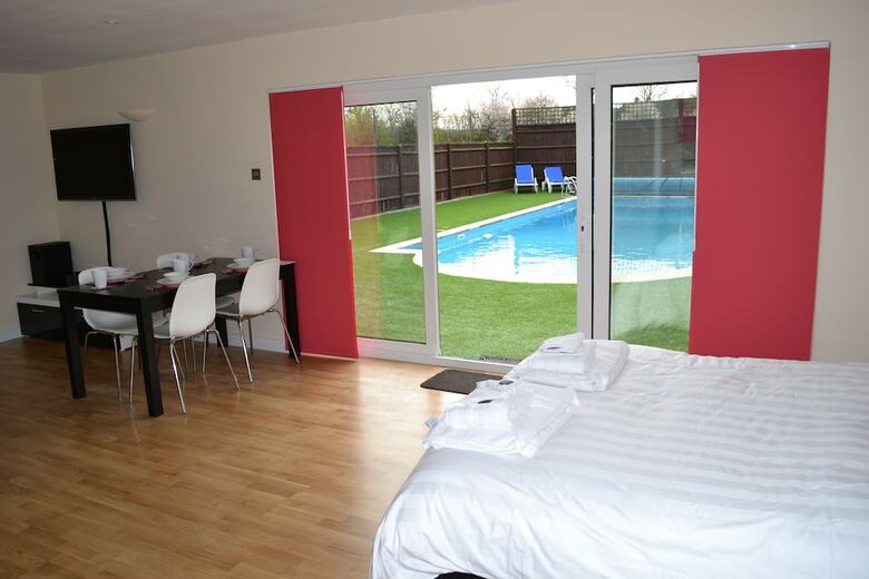 The Pool House At Upper Farm Henton
