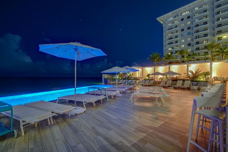 Serafina Beach Hotel