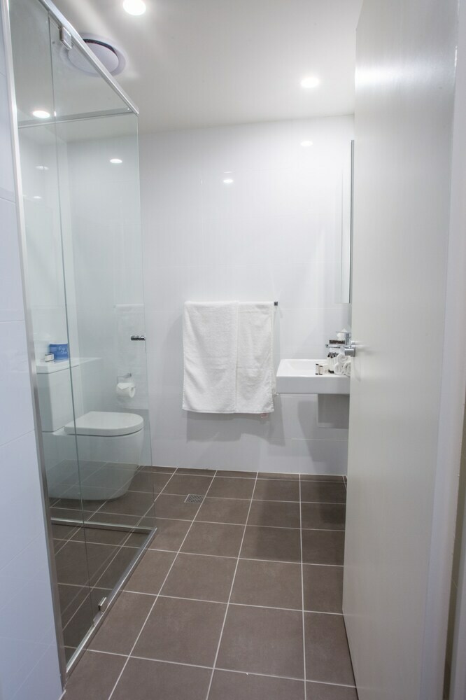 Newcastle Beach 1-br Apartment W/ City Views