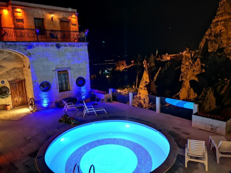 Hermes Cave Hotel