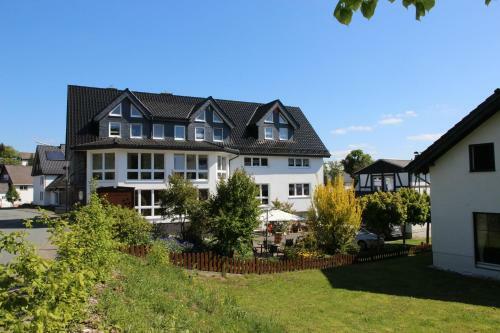 Hostal Pension Und Ferienwohnungen Schweinsberg