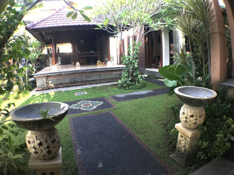 Bed & Breakfast Kubu Munggu Homestay