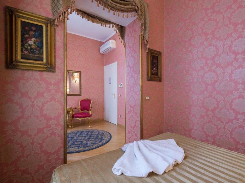 Domus Colosseo Hotel