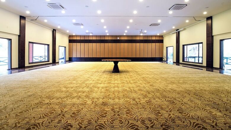 Hotel Trance Greenfields Resort And Convention Centre