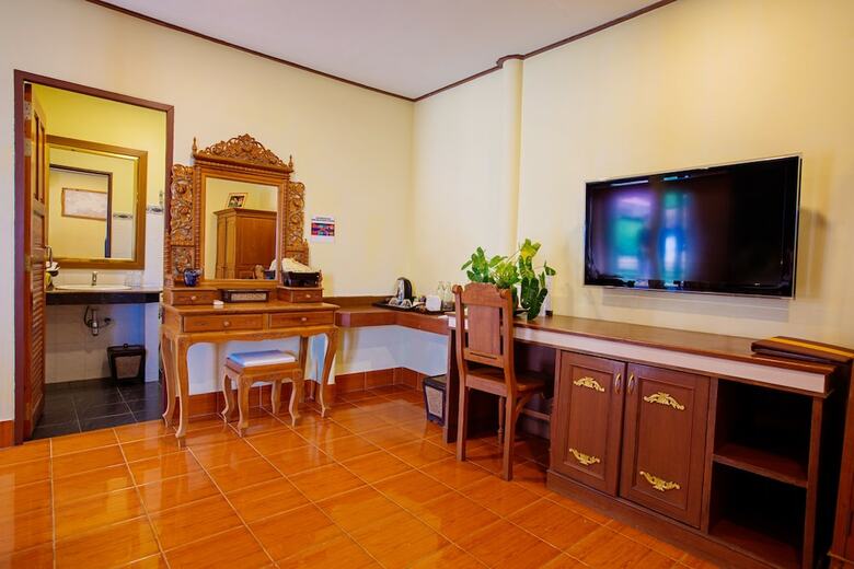 Hotel Buri Beach Resort