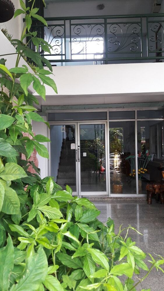 Hotel Baan Khun Mae Apartment