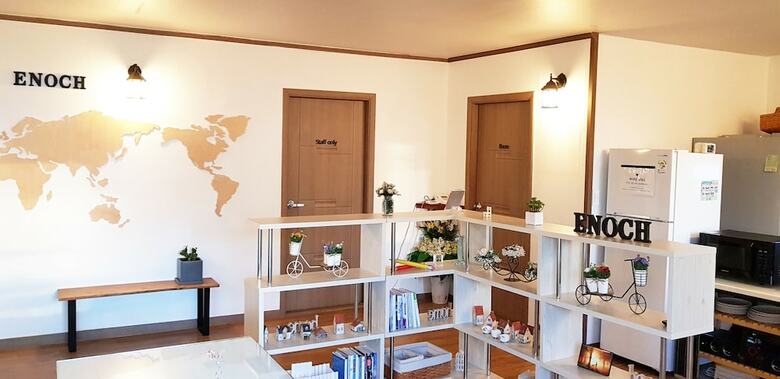 Hostal Guesthouse Enoch - Hostel