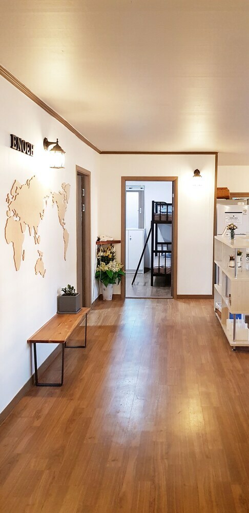 Hostal Guesthouse Enoch - Hostel