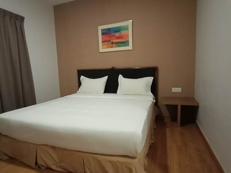 Oyo 89915 East Mount Hotel