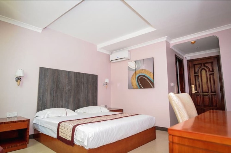 Hbt Russel Hotel