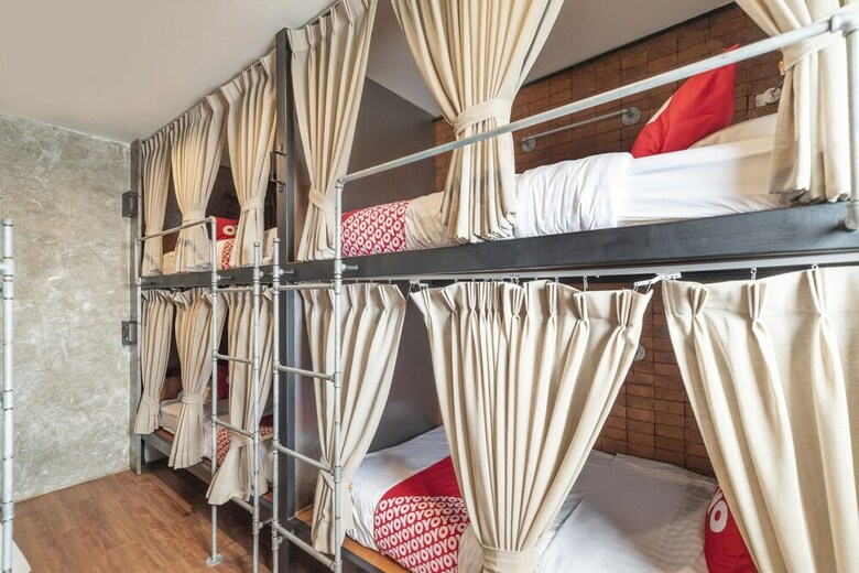 Hostal Oyo 704 Siam Plug In Hostel