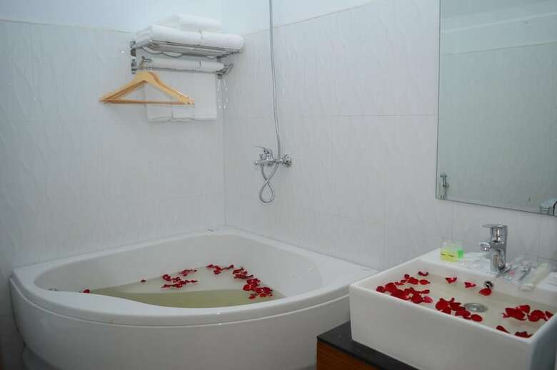 Kayah Golden Hill Hotel