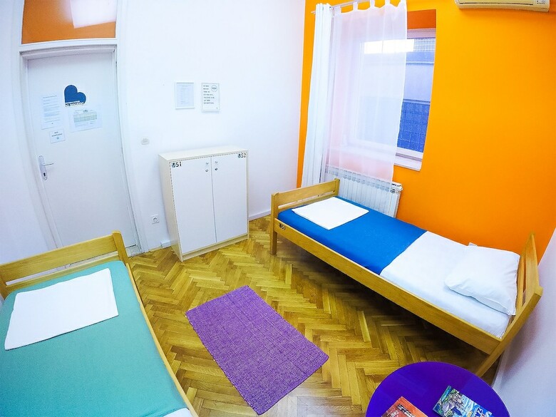 Hostal Whole Wide World Hostel & Bar